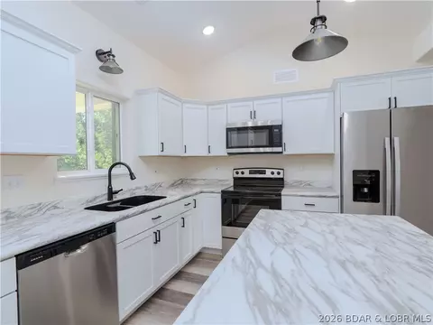 Kitchen - 7 Oak Tree Ln, Eldon, MO 65026 photo 3 of 4