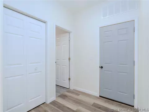 Entry Way - 7 Oak Tree Ln, Eldon, MO 65026 photo 3 of 5