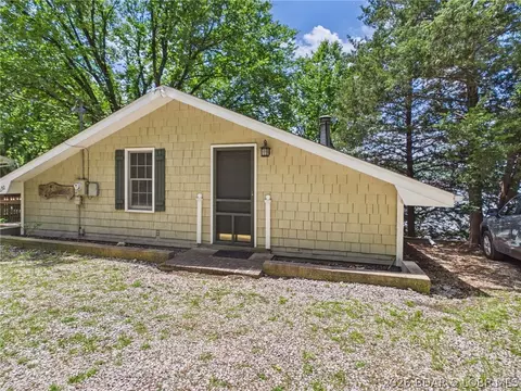 692 Windcrest Pt, Gravois Mills, MO 65037