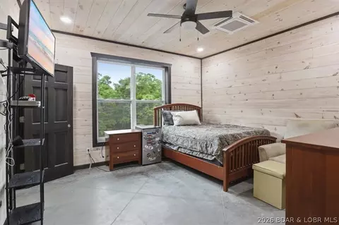Bedroom - 2721 Highway 52, Eldon, MO 65026 photo 6 of 9