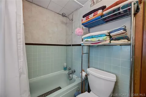 Bath - 1146 Stoddard Ln, Edwards, MO 65326 photo 2 of 3