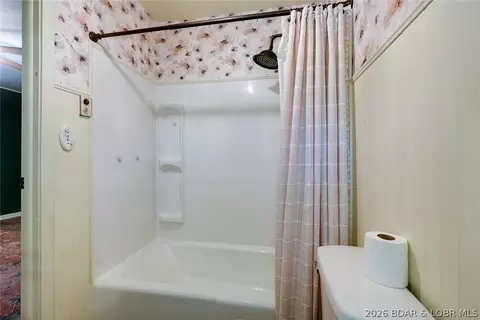 Bath - 29460 Huse St, Warsaw, MO 65355 photo 1 of 3