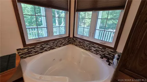 Bath - 29810 Shelladay Dr, Rocky Mount, MO 65072 photo 2 of 8