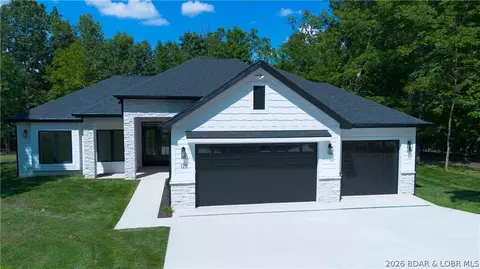 125 Muirfield Dr, Sunrise Beach, MO 65079