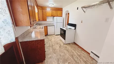 Entry Way - 304 N Spruce St, Eldon, MO 65026 photo 3 of 5