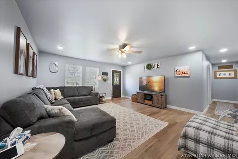 Entry Way - 120 Scrivner Rd, Eldon, MO 65026 photo 4 of 7