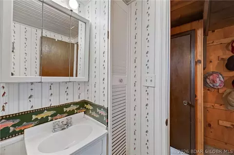 Bath - 1688 Boot Dr, Camdenton, MO 65020 photo 5 of 6