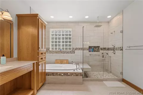 Bath - 46 Black Rd, Kaiser, MO 65047 photo 1 of 5