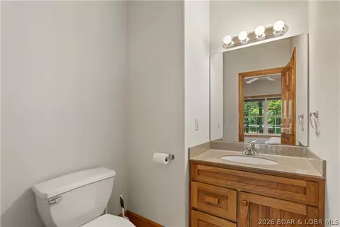 Bath - 46 Black Rd, Kaiser, MO 65047 photo 4 of 5
