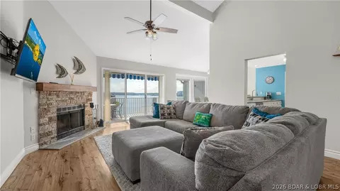 488 Regatta Bay Cir #4B, Lake Ozark, MO 65049