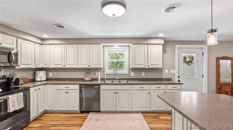 Kitchen - 39 Willow Tree Rd, Iberia, MO 65486 photo 6 of 8