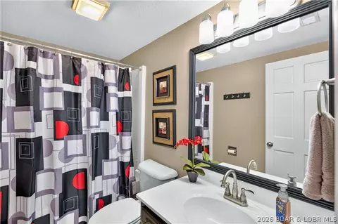 Bath - 973 Eagle Dr, Lake Ozark, MO 65049 photo 3 of 4