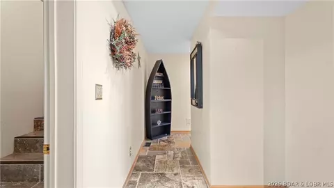 Entry Way - 109 Hawk Cir, Lake Ozark, MO 65049 photo 7 of 8