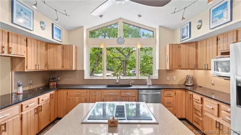 Kitchen - 109 Hawk Cir, Lake Ozark, MO 65049 photo 3 of 10