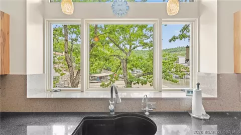Kitchen - 109 Hawk Cir, Lake Ozark, MO 65049 photo 6 of 10