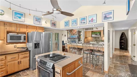 Kitchen - 109 Hawk Cir, Lake Ozark, MO 65049 photo 5 of 10