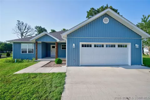 409 Cobb Dr, Lebanon, MO 65536
