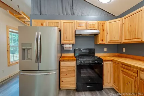 Kitchen - 19145 Strawberry Fields Dr, Barnett, MO 65011 photo 2 of 3