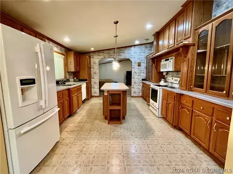 Kitchen - 26985 Ivy Bend Rd, Stover, MO 65078 photo 2 of 5