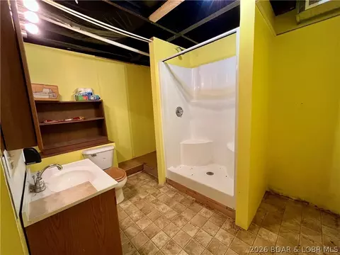 Bath - 26985 Ivy Bend Rd, Stover, MO 65078 photo 6 of 7