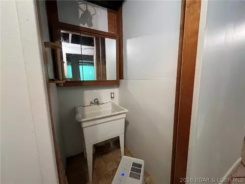 Bath - 26985 Ivy Bend Rd, Stover, MO 65078 photo 5 of 7