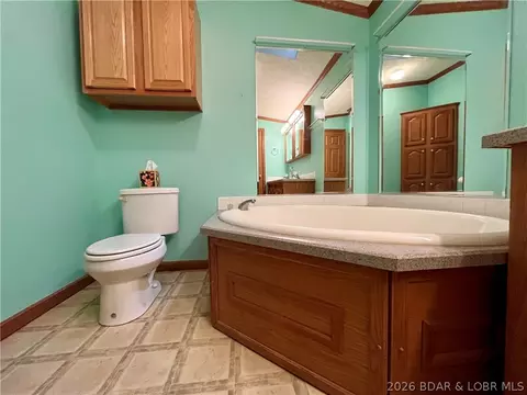 Bath - 26985 Ivy Bend Rd, Stover, MO 65078 photo 4 of 7