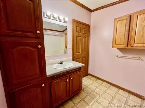 Bath - 26985 Ivy Bend Rd, Stover, MO 65078 photo 2 of 7
