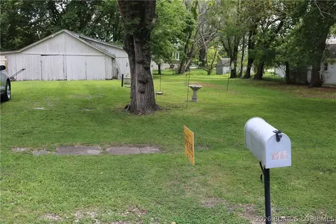 Exterior - 516 S Burke St, Versailles, MO 65084 photo 6 of 15