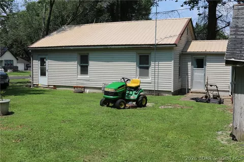 Exterior - 516 S Burke St, Versailles, MO 65084 photo 13 of 15