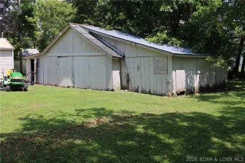 Exterior - 516 S Burke St, Versailles, MO 65084 photo 12 of 15