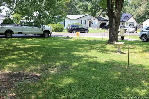 Exterior - 516 S Burke St, Versailles, MO 65084 photo 2 of 15