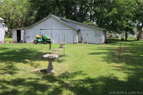 Exterior - 516 S Burke St, Versailles, MO 65084 photo 15 of 15