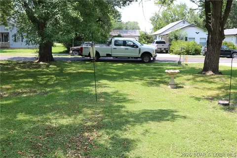 Exterior - 516 S Burke St, Versailles, MO 65084 photo 14 of 15
