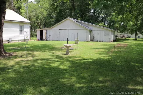 Exterior - 516 S Burke St, Versailles, MO 65084 photo 1 of 15