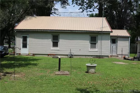 Exterior - 516 S Burke St, Versailles, MO 65084 photo 4 of 15