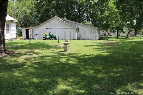 Exterior - 516 S Burke St, Versailles, MO 65084 photo 8 of 15