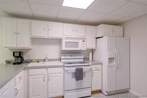 Kitchen - 643 Heron Estates Dr, Camdenton, MO 65020 photo 5 of 7