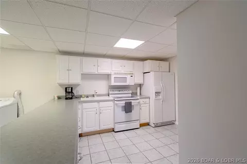 Kitchen - 643 Heron Estates Dr, Camdenton, MO 65020 photo 4 of 7