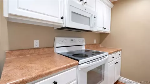 Kitchen - 4800 Eagleview Dr #514, Osage Beach, MO 65065 photo 4 of 4