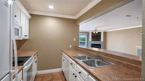 Kitchen - 4800 Eagleview Dr #514, Osage Beach, MO 65065 photo 2 of 4