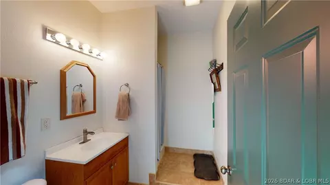 Bath - 191 Masters Creek Ln, Edwards, MO 65326 photo 1 of 2