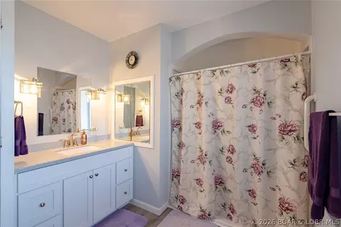 Bath - 25 View Dr, Camdenton, MO 65020 photo 2 of 6