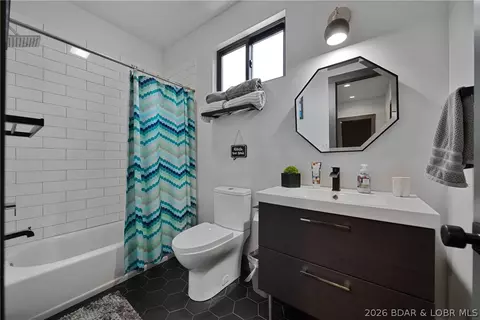 Bath - 626 Eagle Dr, Four Seasons, MO 65049 photo 3 of 5