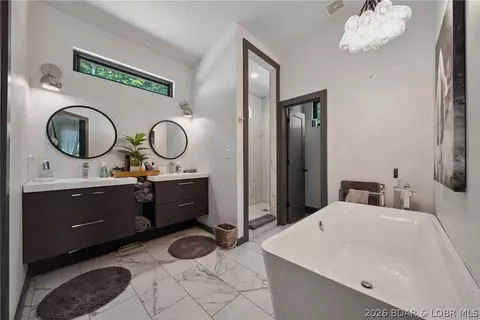Bath - 626 Eagle Dr, Four Seasons, MO 65049 photo 1 of 5