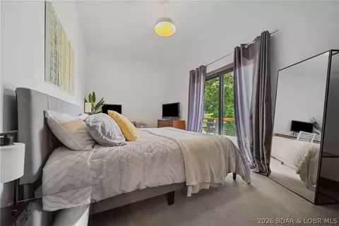 Bedroom - 626 Eagle Dr, Four Seasons, MO 65049 photo 5 of 9