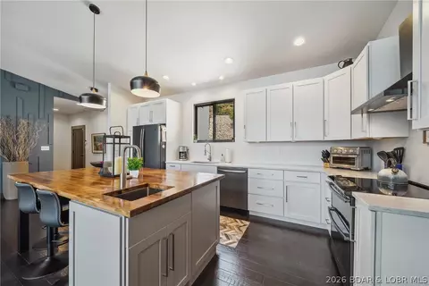 Kitchen - 626 Eagle Dr, Four Seasons, MO 65049 photo 3 of 4