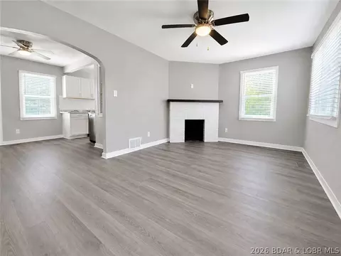 1815 E 7th St, Sedalia, MO 65301 photo 2