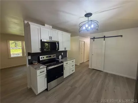 Entry Way - 18274 Hwy W, Versailles, MO 65084 photo 1 of 4