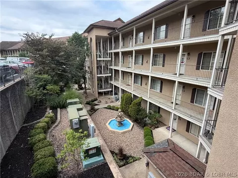 918 Tuscany Dr #4R, Camdenton, MO 65020