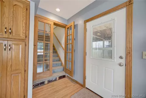 Entry Way - 31435 Lofty Ln, Edwards, MO 65326 photo 4 of 7